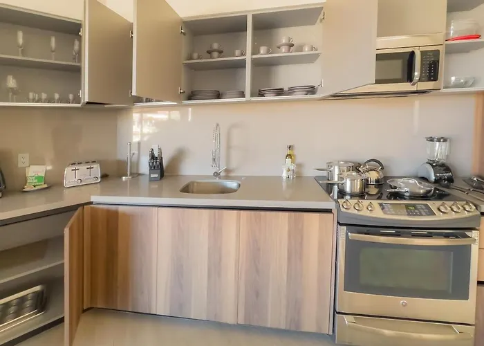 Capitalia Ocean Views Rooftop Grill & Gym Apartment *